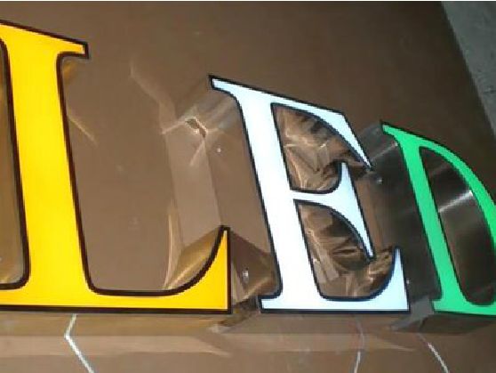 太白介绍LED招牌的基础知识。